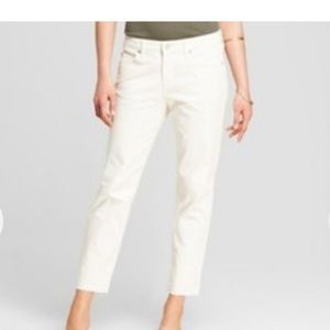 Universal Thread Mid-Rise Boyfriend Crop 18